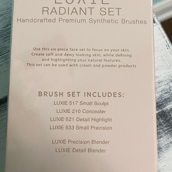 LUXIE Radiant Brush and Sponge Set - Picture 4 of 4